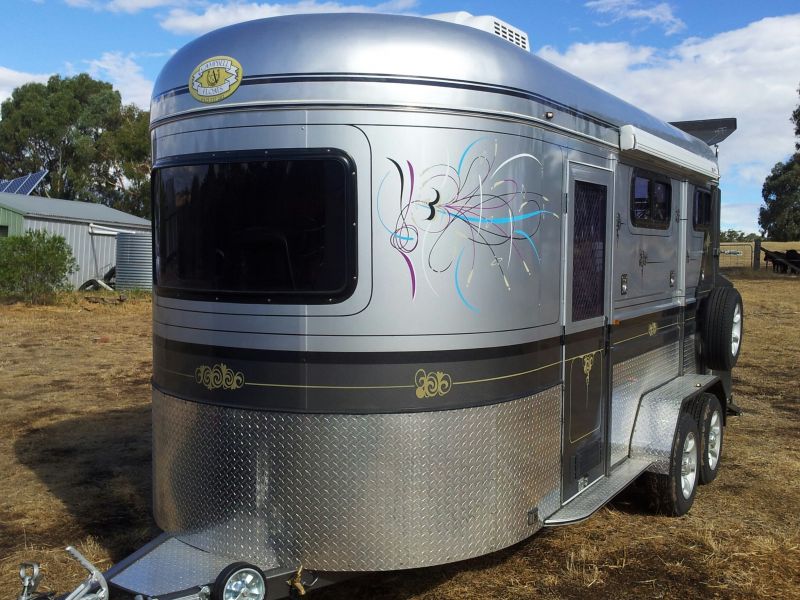 5 Horse Float for Miniatures Sold to Elphinestone, VIC Campbell