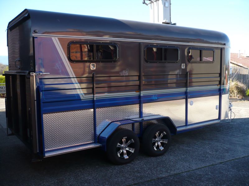 Luxury Float with Shower 2 Horse Angle Sold to Woodend, VIC